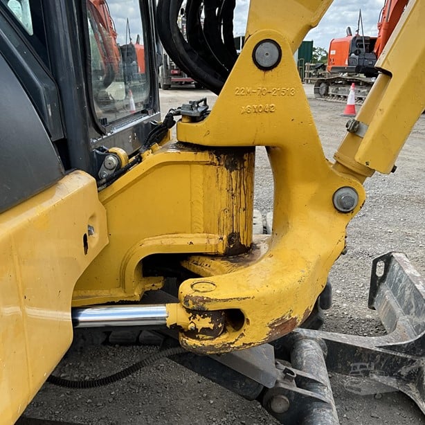 2017 Komatsu PC55MR-3