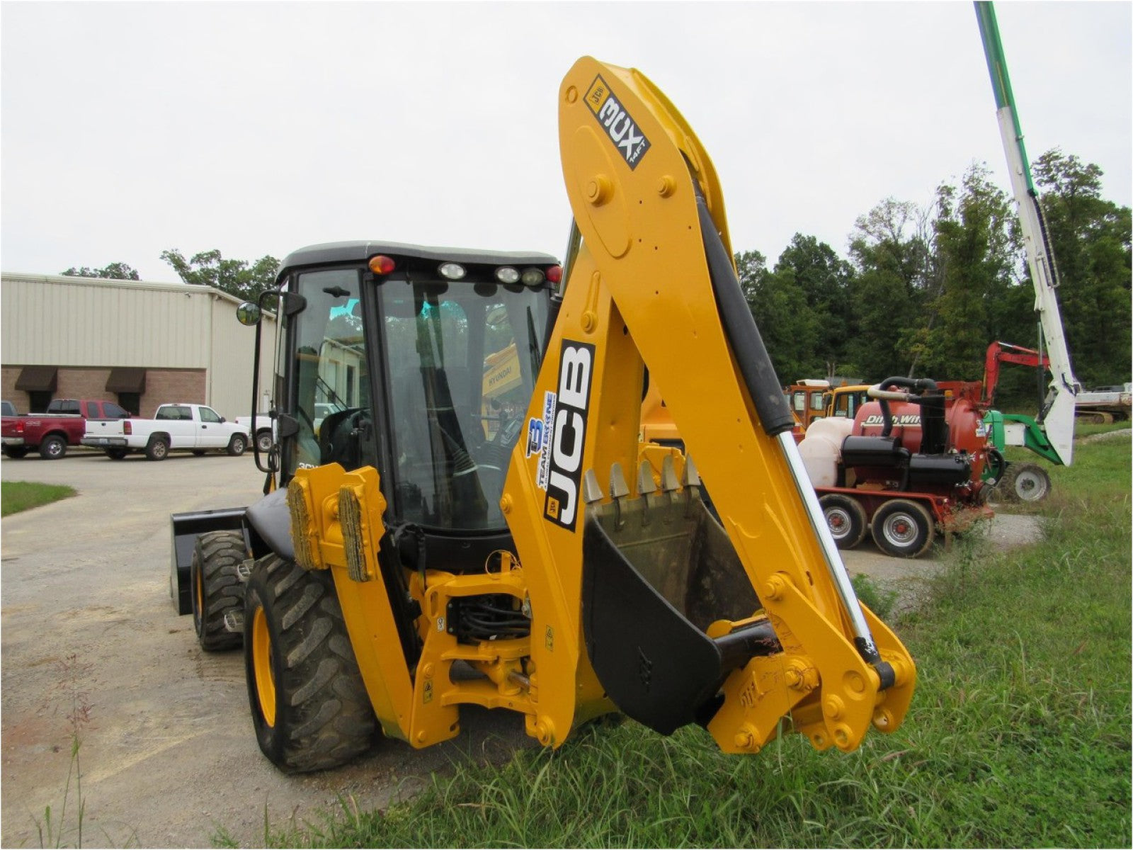 2011 CB 3CX14-4-T Backhoe