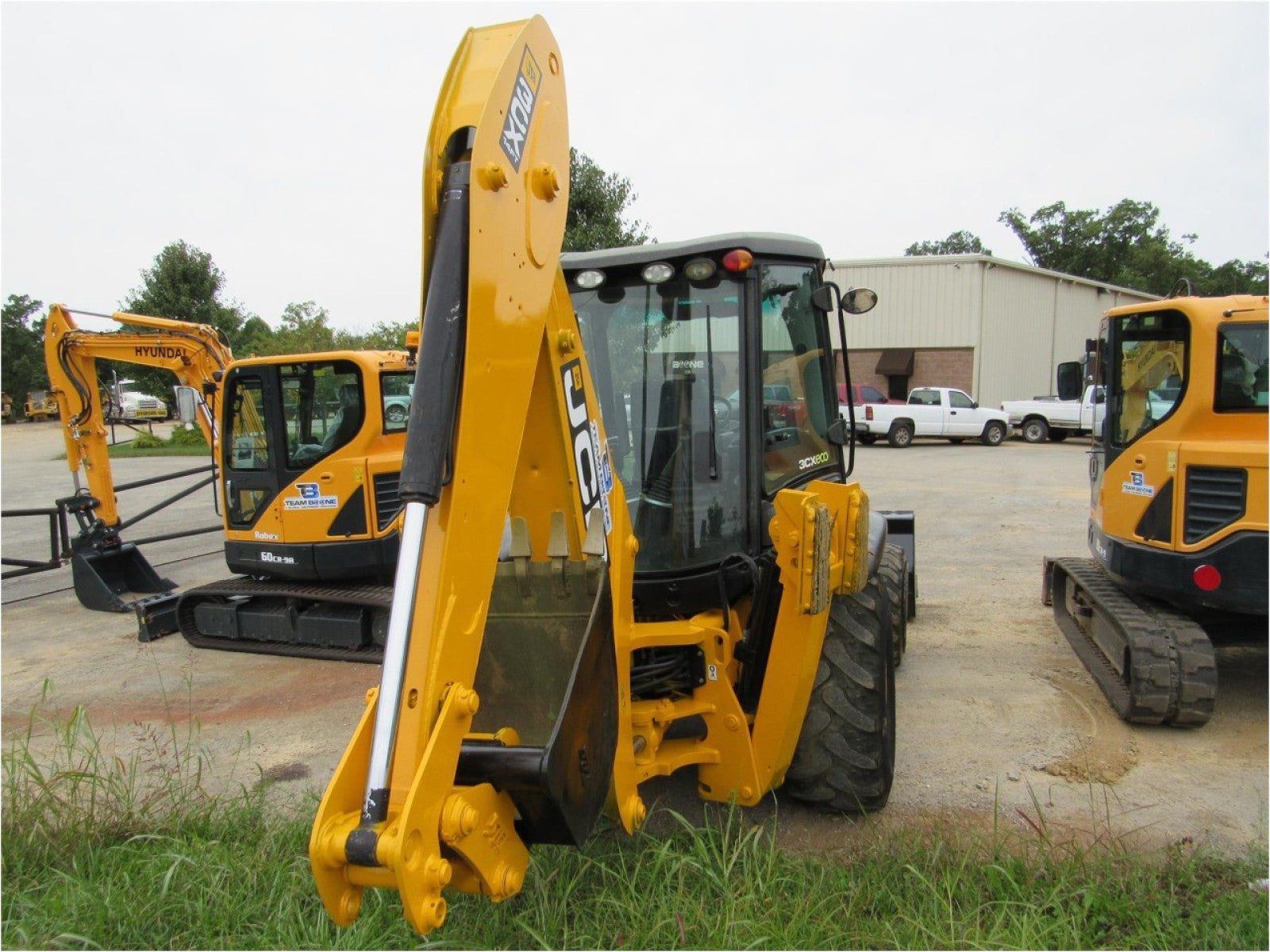 2011 CB 3CX14-4-T Backhoe